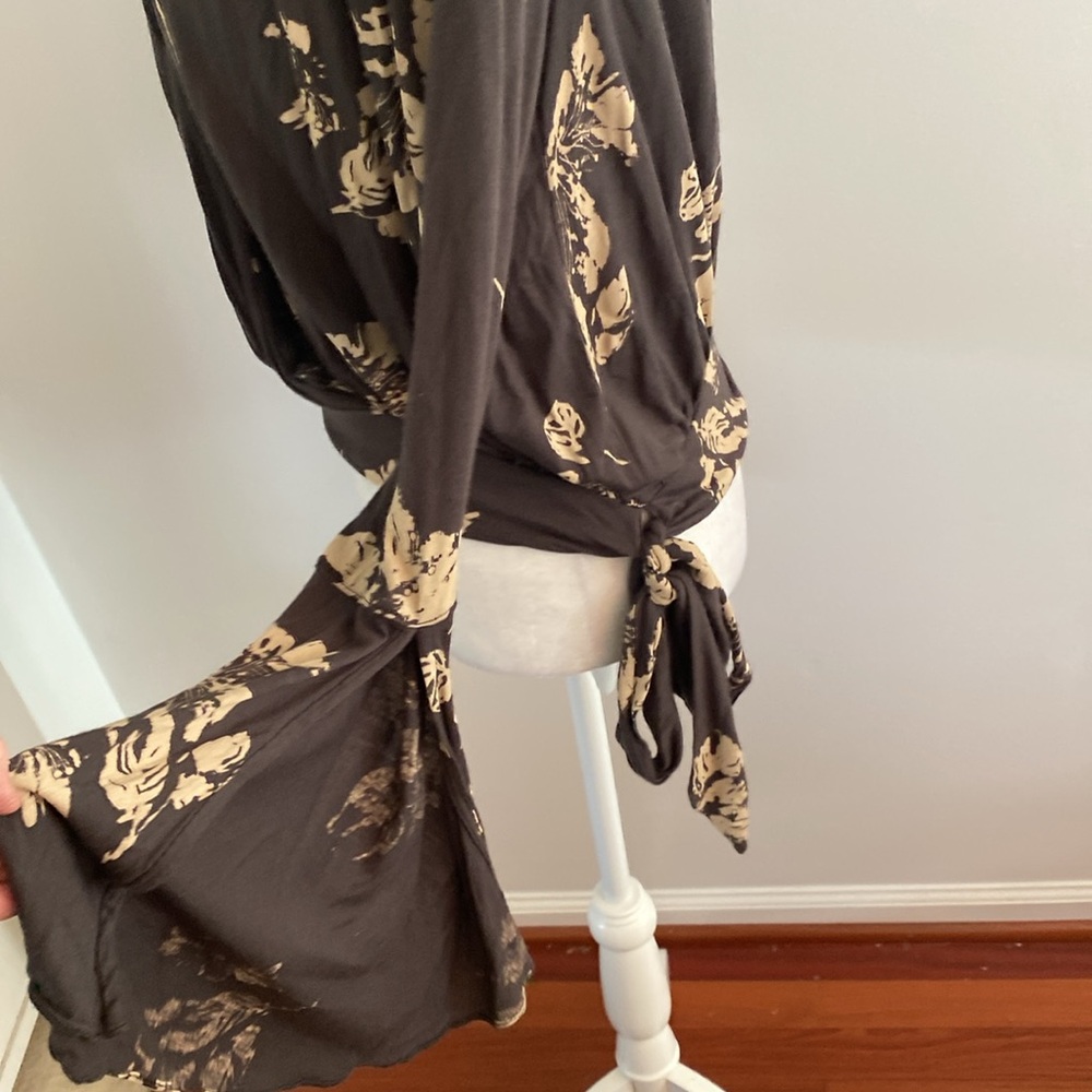 Free people split arm wrap top size small - Picture 5 of 11
